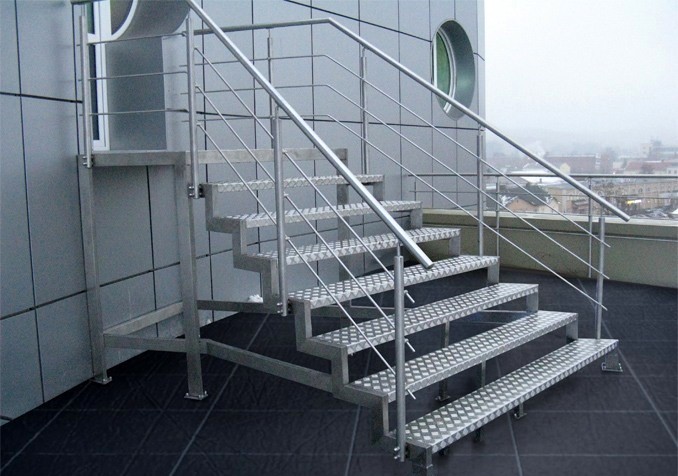 Виготовлення сходів із нержавіючої сталі